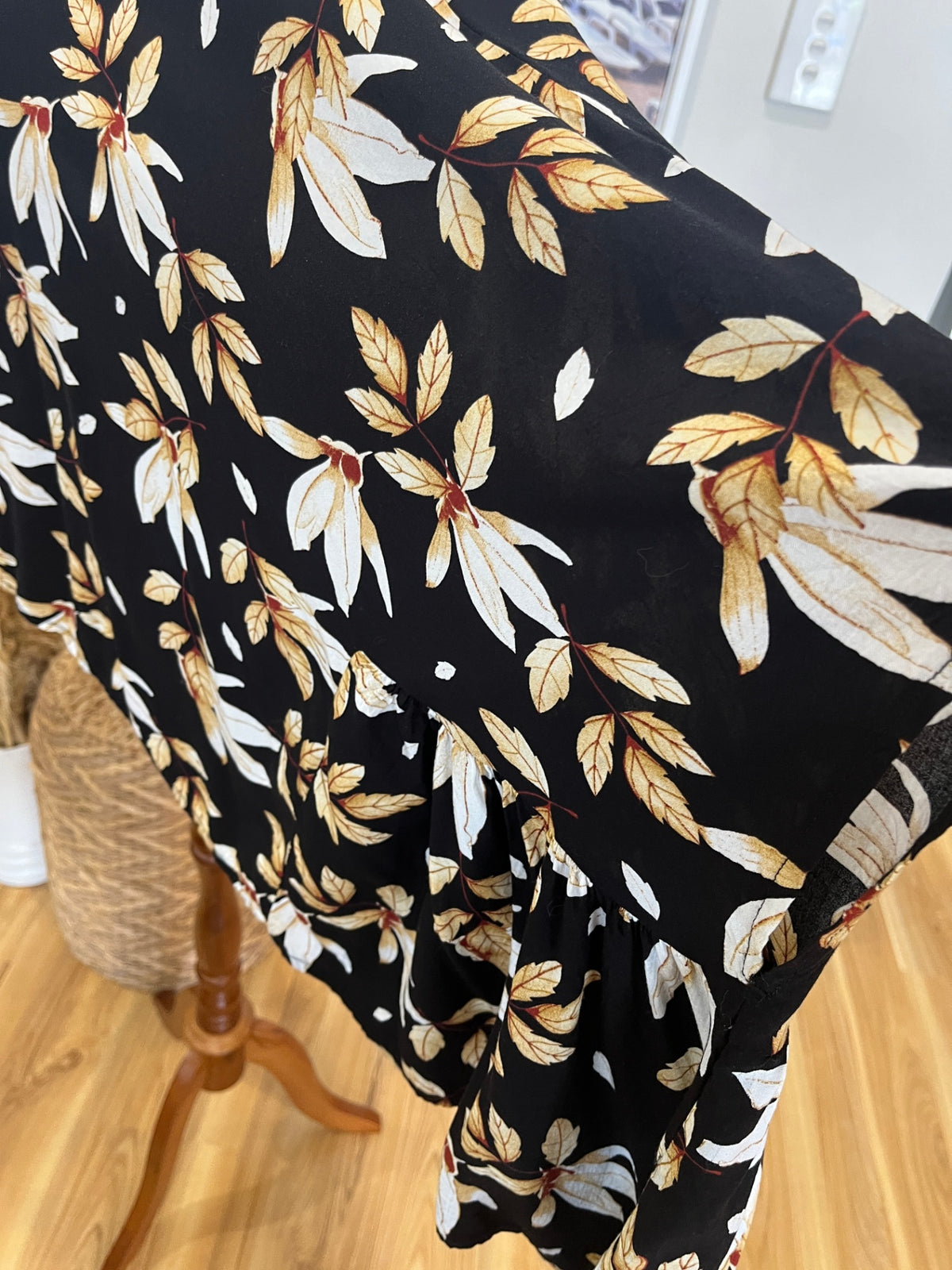 Unique Collections by Tracy Burns Floral Top – One Size