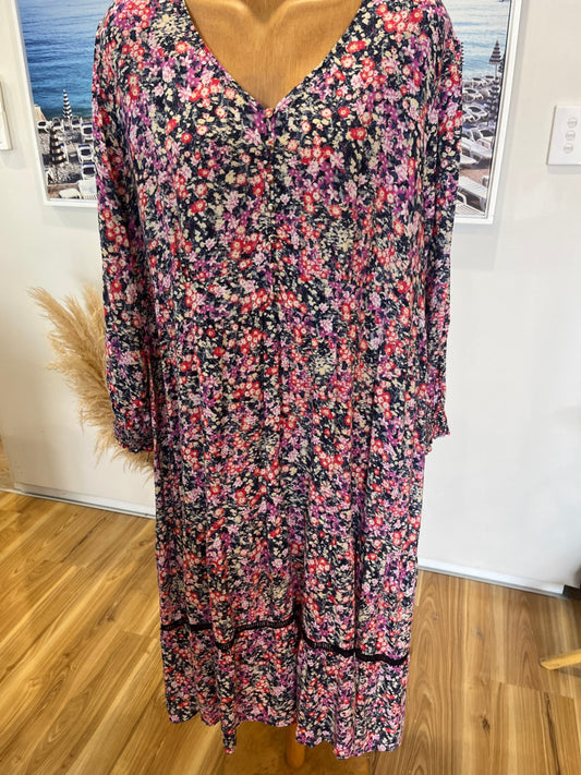Virtuelle Floral V-Neck Dress Size 18 – Long Sleeve 