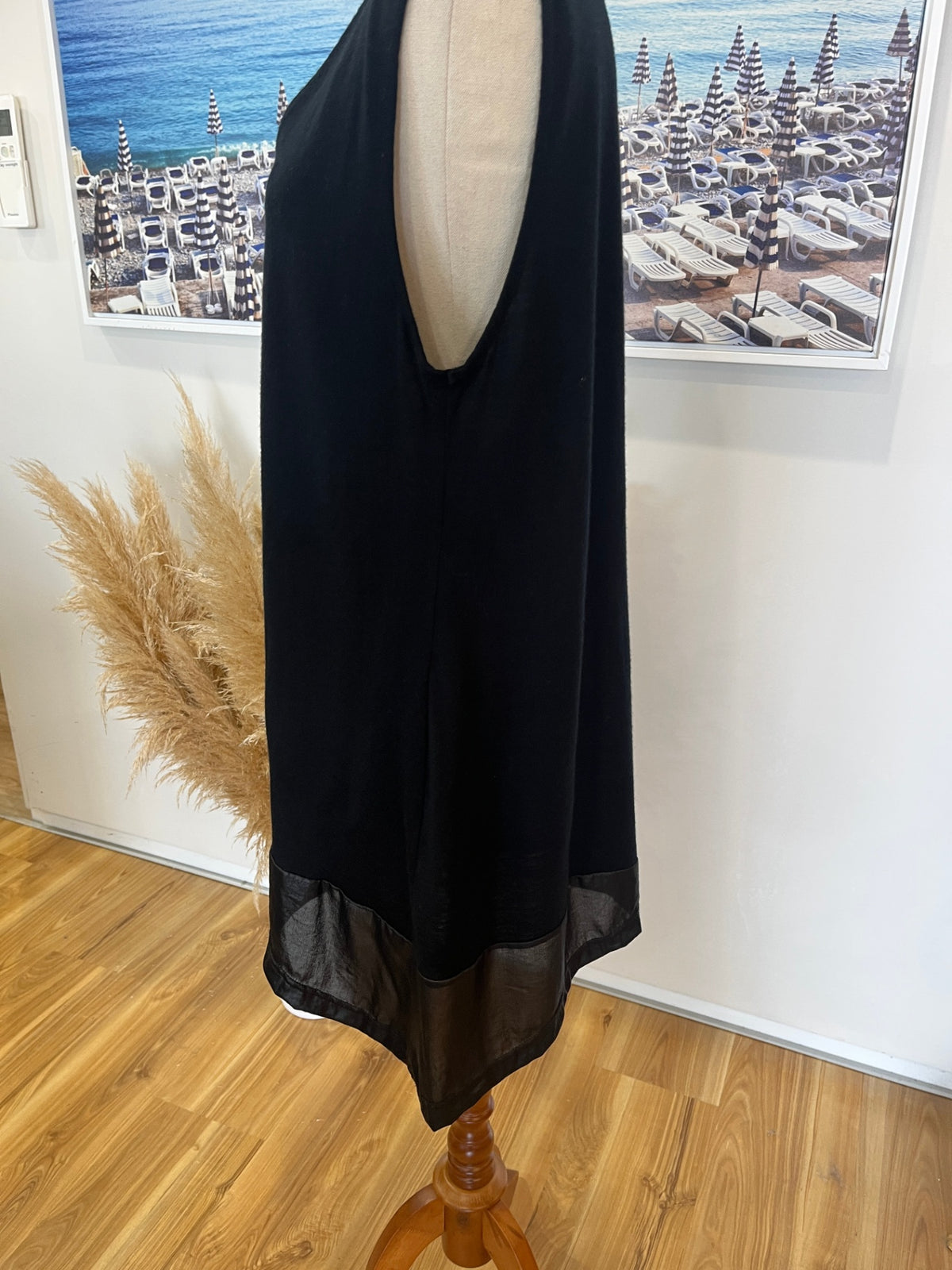 Victoria Street Merino Wool Black Tunic Size 16 – V-Neck | Shiny Contrast Detail