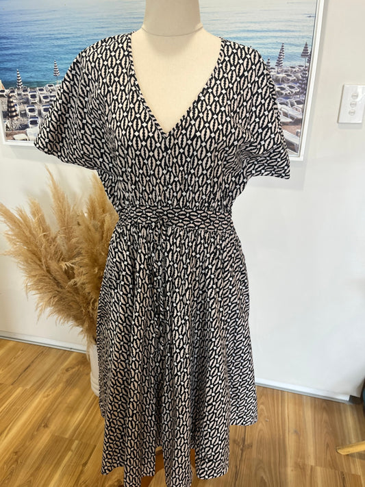 Country Road Black, White & Cream Dress Size 8 