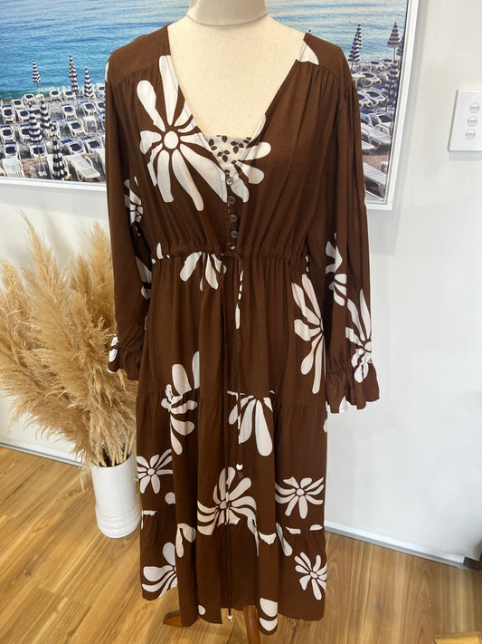 Brown & White Print Dress M–L – Long Sleeve | Tie-Waist 
