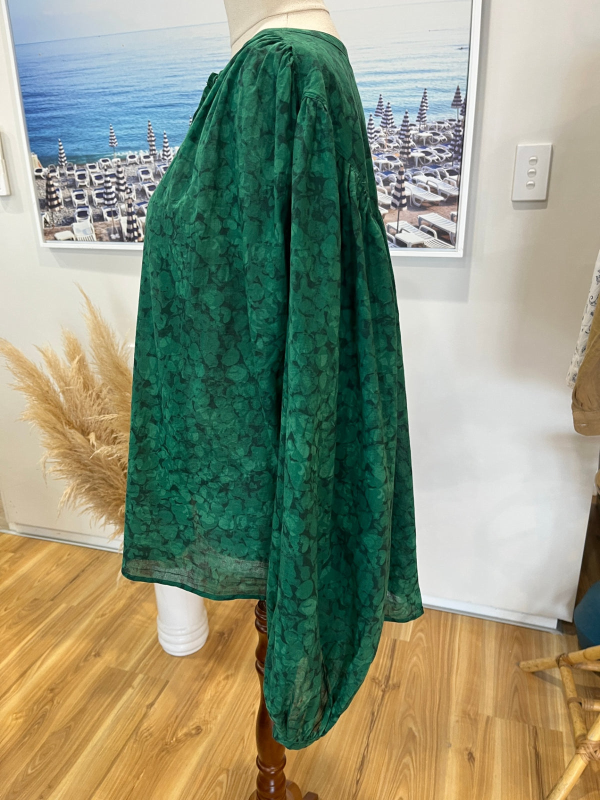 MAX Green Floral Floaty Top XL – Button Front Boho Collarless