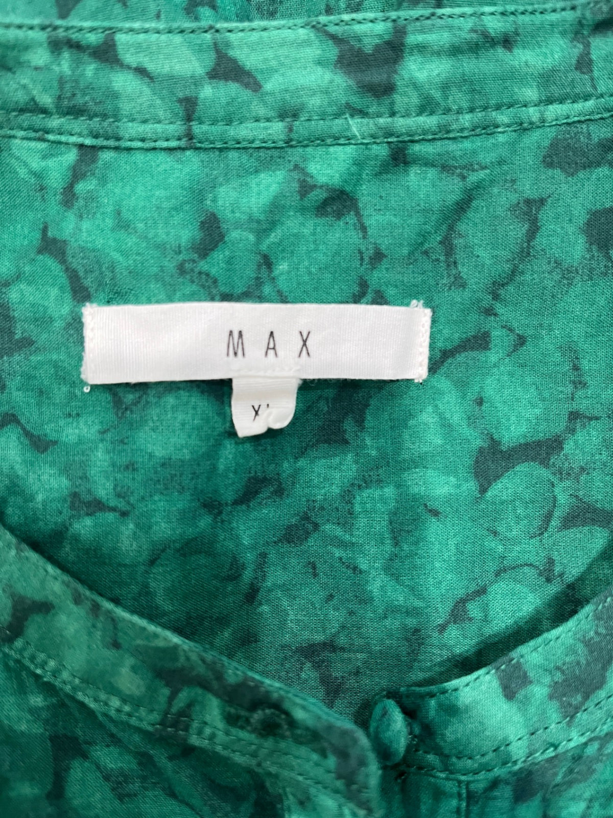 MAX Green Floral Floaty Top XL – Button Front Boho Collarless