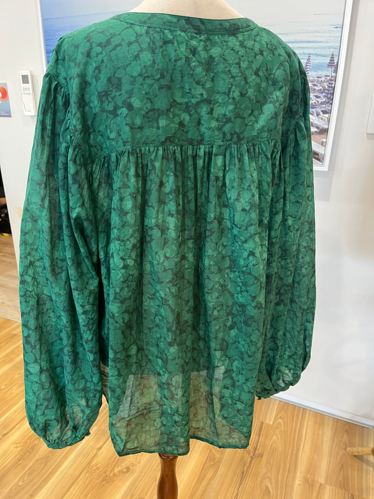 MAX Green Floral Floaty Top XL – Button Front Boho Collarless