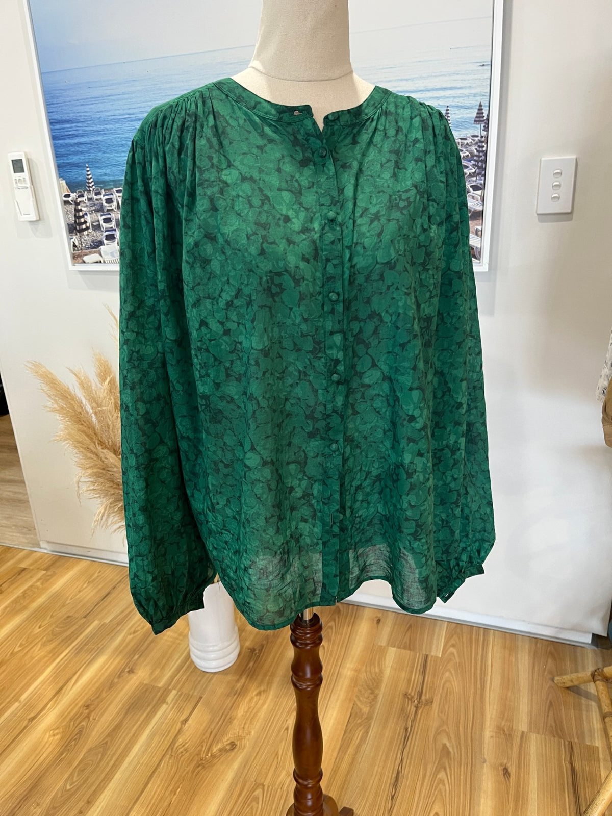 MAX Green Floral Floaty Top XL – Button Front Boho Collarless
