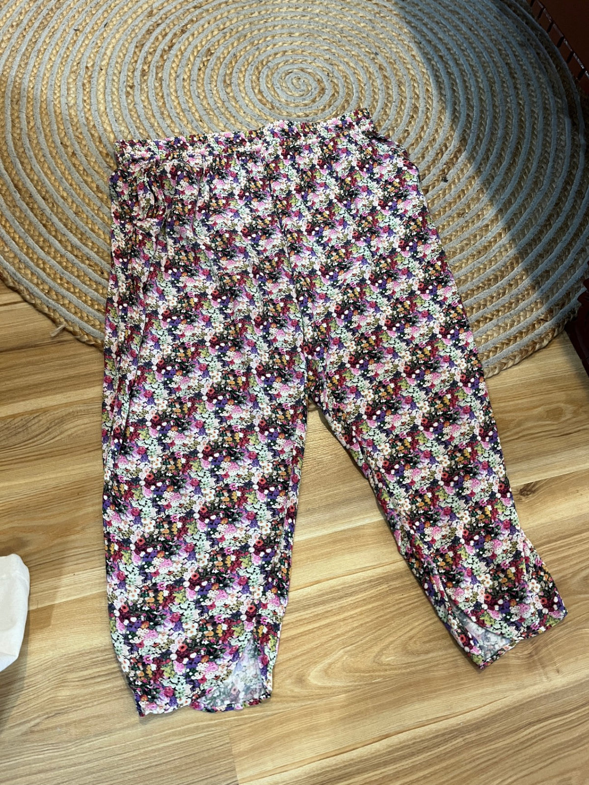 Sara Floral Tapered Pants – Small Print, Side Pockets | Size 20
