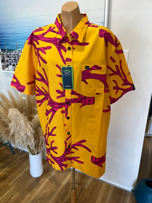 BNWT Eveni Pacific Yellow Pacific Print Shirt – Short Sleeve Collared | XXL