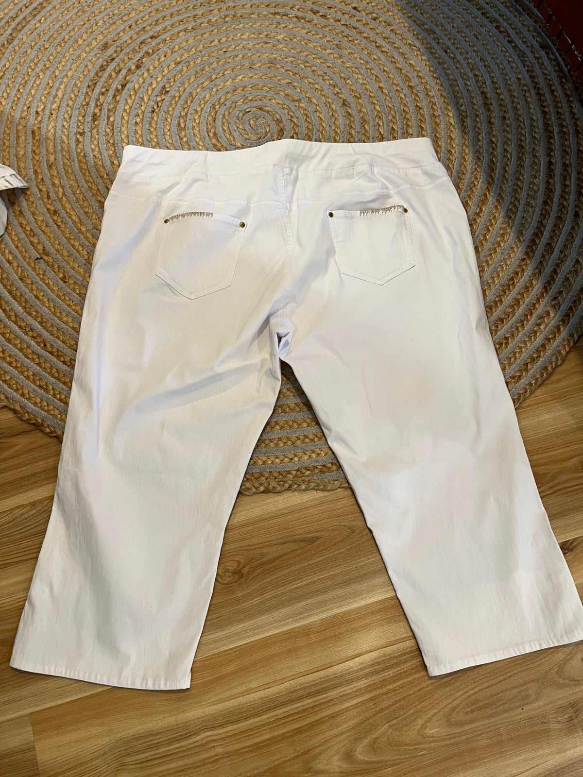 Taking Shape White Stretch Capri Pants – Size 24